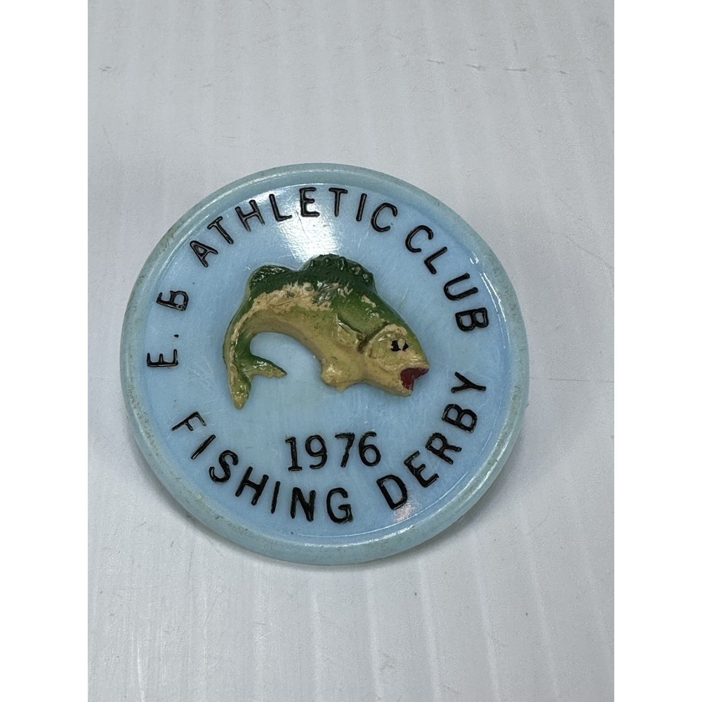 VINTAGE 1976 EB ATHLETIC CLUB FISHING DERBY BASS FISH PIN BADGE PIN BACK